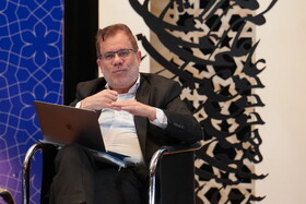  محمود حکمت‌نیا، دانشیار رشته حقوق پژوهشکده فرهنگ و اندیشه اسلامی و معاون پیشن وزیر دادگستری-نشست «نقد و نگاهی به بیانیه آزادی خواندن»در کتابخانه مرکزی پارک شهر