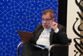  محمود حکمت‌نیا، دانشیار رشته حقوق پژوهشکده فرهنگ و اندیشه اسلامی و معاون پیشن وزیر دادگستری-نشست «نقد و نگاهی به بیانیه آزادی خواندن»در کتابخانه مرکزی پارک شهر