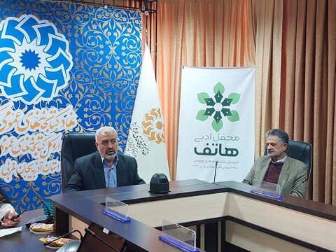 محفل شعر «صحن سبز و خون سرخ» در آذربایجانغربی برگزار شد