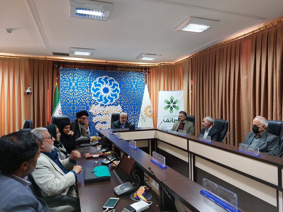 محفل شعر «صحن سبز و خون سرخ» در آذربایجانغربی برگزار شد صحن سبز و خون سرخ