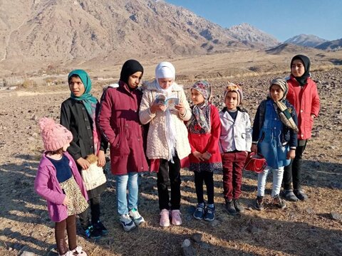 برنامههای کتابخوانی را متناسب با نیازهای مردم روستا طراحی میکنیم