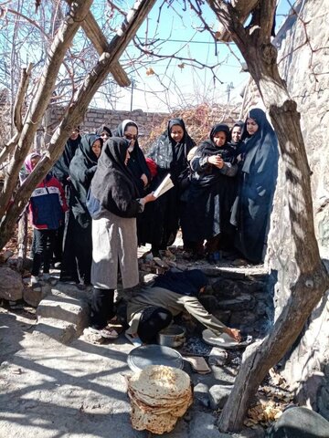 برنامههای کتابخوانی را متناسب با نیازهای مردم روستا طراحی میکنیم