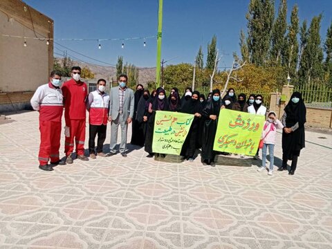 برنامههای کتابخوانی را متناسب با نیازهای مردم روستا طراحی میکنیم