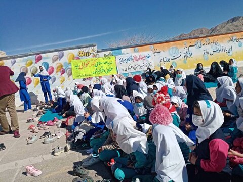 برنامههای کتابخوانی را متناسب با نیازهای مردم روستا طراحی میکنیم