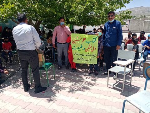 برنامههای کتابخوانی را متناسب با نیازهای مردم روستا طراحی میکنیم