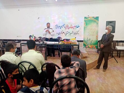 برنامههای کتابخوانی را متناسب با نیازهای مردم روستا طراحی میکنیم