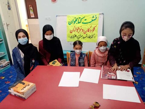 برنامههای کتابخوانی را متناسب با نیازهای مردم روستا طراحی میکنیم