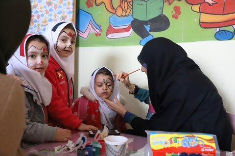 در برگزاری برنامههای کتابخوانی در کنار مردم روستای شاهنجرین خواهیم بود