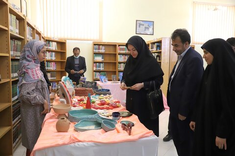 در برگزاری برنامههای کتابخوانی در کنار مردم روستای شاهنجرین خواهیم بود