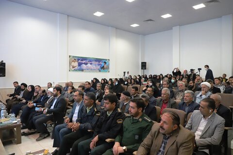 در برگزاری برنامههای کتابخوانی در کنار مردم روستای شاهنجرین خواهیم بود