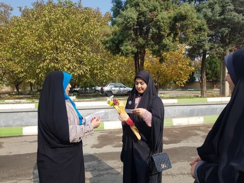 غرفه فرهنگی- ترویجی کتابخانههای عمومی آذربایجانغربی در مصلاهای نمازجمعه برپا شد