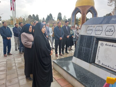 مراسم غبارروبی از مزار شهداء و تجدید پیمان با آرمانهای امام راحل(ره) در آذربایجانغربی