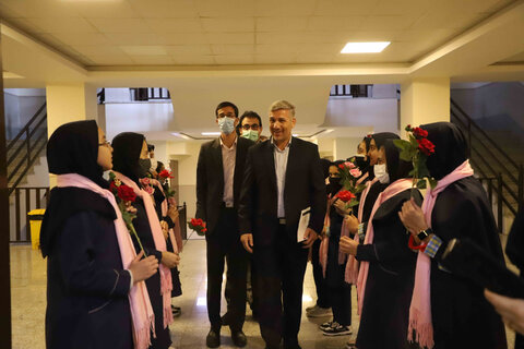 پوستر سیامین دوره هفته کتاب رونمایی شد / زنگ کتاب و کتابخوانی در مدرسه حضرت زهرا(س) همدان نواخته شد