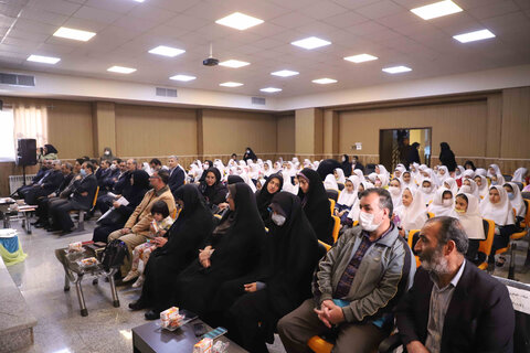 پوستر سیامین دوره هفته کتاب رونمایی شد / زنگ کتاب و کتابخوانی در مدرسه حضرت زهرا(س) همدان نواخته شد