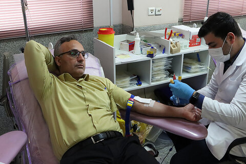 شرکت مدیرکل و کارکنان کتابخانههای عمومی استان یزد در پویش «کتابخون»