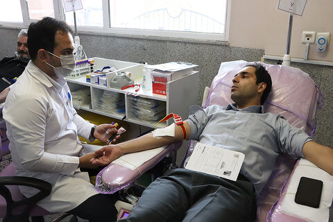 شرکت مدیرکل و کارکنان کتابخانههای عمومی استان یزد در پویش «کتابخون»