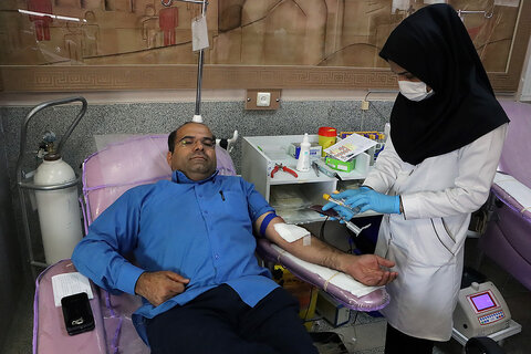 شرکت مدیرکل و کارکنان کتابخانههای عمومی استان یزد در پویش «کتابخون»