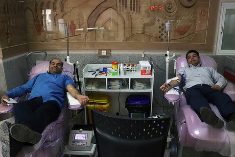 شرکت مدیرکل و کارکنان کتابخانههای عمومی استان یزد در پویش «کتابخون»