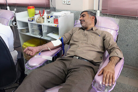 شرکت مدیرکل و کارکنان کتابخانههای عمومی استان یزد در پویش «کتابخون»