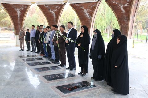 تجدید میثاق کارکنان اداره کل کتابخانههای عمومی استان ایلام با آرمانهای شهداء