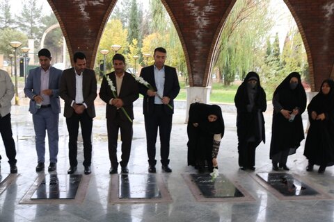 تجدید میثاق کارکنان اداره کل کتابخانههای عمومی استان ایلام با آرمانهای شهداء