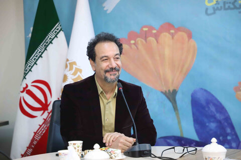 شعر ابزار شناخت اندیشه شاعر است/خردسال، کودک و نوجوان درون شاعر همیشه باید زنده باشد