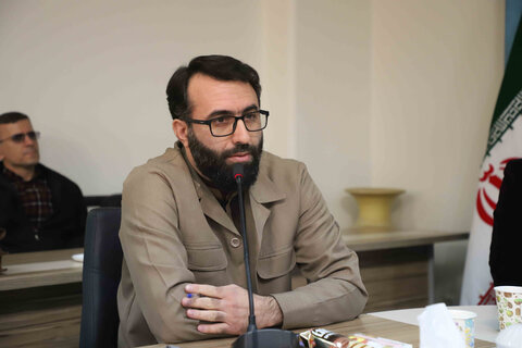 شعر ابزار شناخت اندیشه شاعر است/خردسال، کودک و نوجوان درون شاعر همیشه باید زنده باشد