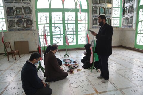 تجدید میثاق کارکنان اداره کل کتابخانههای عمومی قم با آرمانهای شهدای انقلاب اسلامی