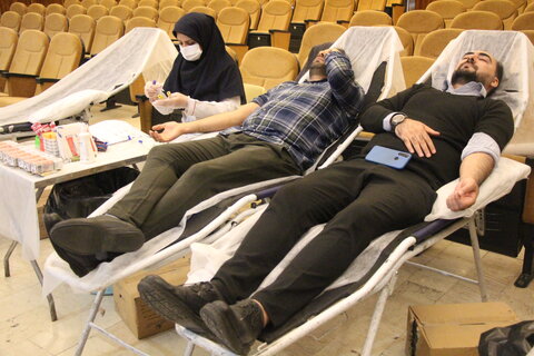 اهدای خون توسط جمعی از کارکنان و کتابداران کتابخانههای عمومی تهران