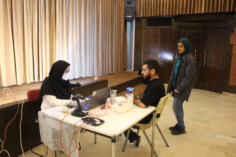 اهدای خون توسط جمعی از کارکنان و کتابداران کتابخانههای عمومی تهران