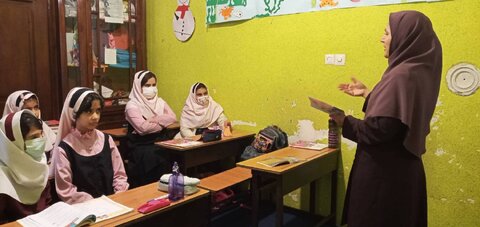 زنگ کتاب و دانایی در مدارس شهرستان های خرم آباد و سلسله به صدا درآمد