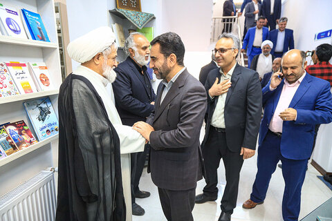 خدمترسانی کتابخانه عمومی شهدای شاهدیه با ظاهری جدید