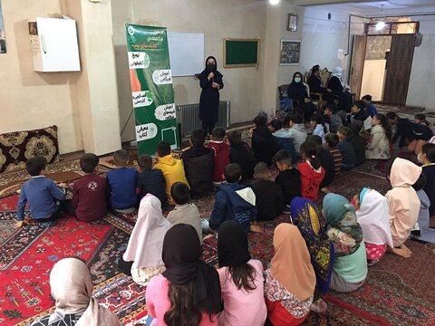 ویژه برنامه «کاروان جهادی کتابخوانی» در آذربایجانغربی برگزار شد