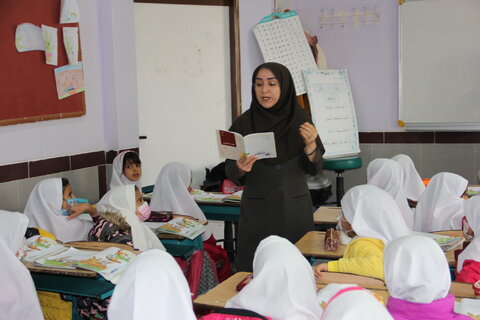 ویژه برنامه «کاروان جهادی کتابخوانی» در آذربایجانغربی برگزار شد