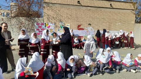 ویژه برنامه «کاروان جهادی کتابخوانی» در آذربایجانغربی برگزار شد