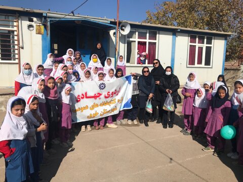 ویژه برنامه «کاروان جهادی کتابخوانی» در آذربایجانغربی برگزار شد