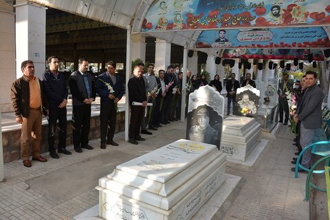 تجدید میثاق کتابداران و کارکنان کتابخانههای عمومی استان کرمانشاه با شهداء