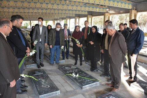 تجدید میثاق کتابداران و کارکنان کتابخانههای عمومی استان کرمانشاه با شهداء