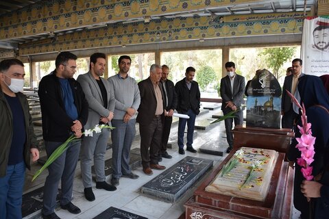 تجدید میثاق کتابداران و کارکنان کتابخانههای عمومی استان کرمانشاه با شهداء