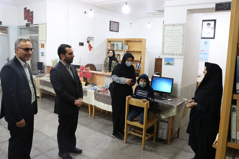 دیدار معاون استاندار یزد با پدر شهید خیّر کتابخانهساز یزدی