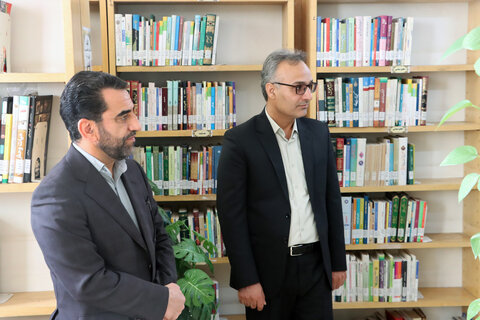 دیدار معاون استاندار یزد با پدر شهید خیّر کتابخانهساز یزدی