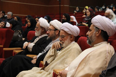 لزوم توجه به آینده حوزه کتاب و توسعه کتابخانههای دیجیتال