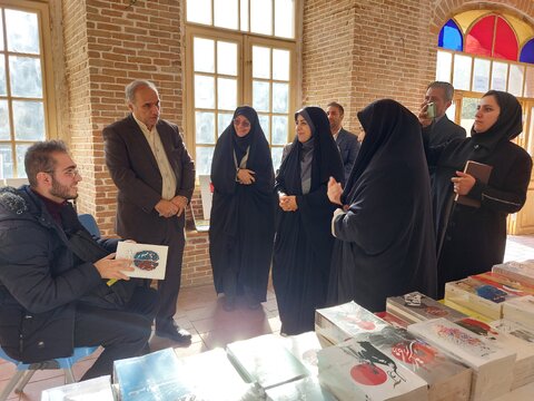 «گذر کتابخوانی» در آذربایجانغربی برپا شد