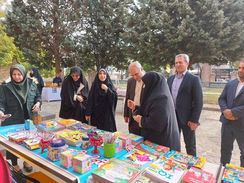 «گذر کتابخوانی» در آذربایجانغربی برپا شد