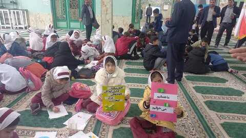 ویژه برنامه «کتاب و زیارت» در کوهدشت برگزار شد