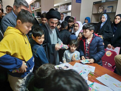 مسئولین در مسیر ترویج مطالعه و کتابخوانی باید حامی کتابخانههای عمومی باشند