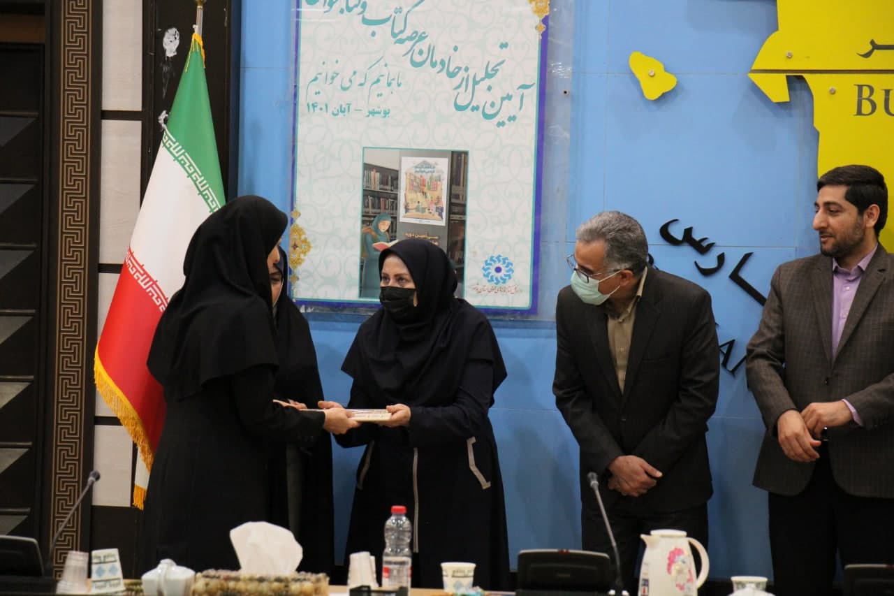 کتابخوانی، راهبردی است که میتواند بسیاری از مشکلات جامعه را حل کند