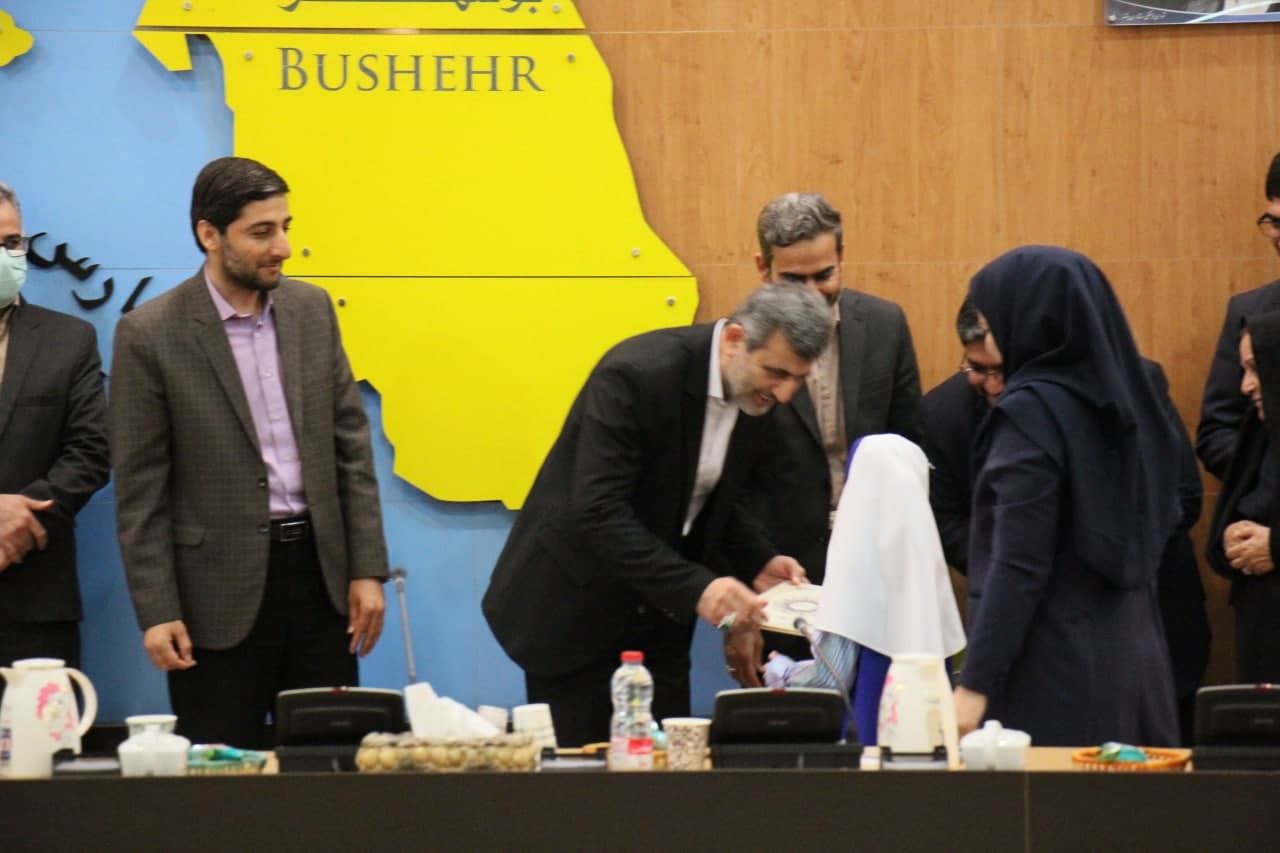 کتابخوانی، راهبردی است که میتواند بسیاری از مشکلات جامعه را حل کند