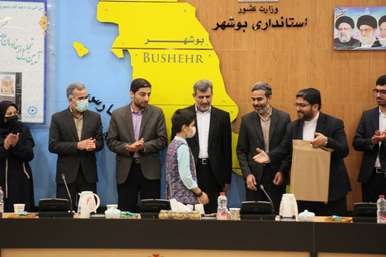 کتابخوانی، راهبردی است که میتواند بسیاری از مشکلات جامعه را حل کند