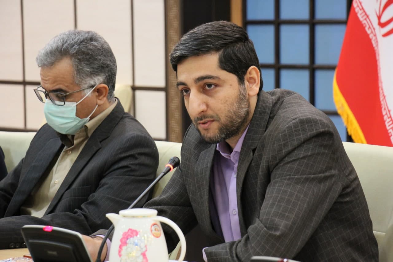 کتابخوانی، راهبردی است که میتواند بسیاری از مشکلات جامعه را حل کند